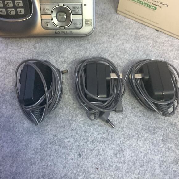 PanasonicKX TG4133 DECT 6.0+ Digital Cordless Answering System 3 Handsets - Picture 4 of 8